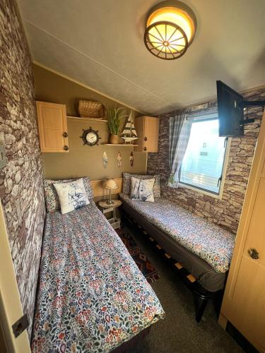 a bedroom with two beds in a tiny house at Sunset Seeker Morecambe in Morecambe