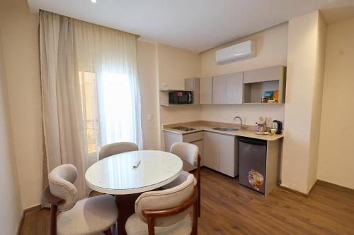 Una cocina o kitchenette en Settle Inn Banafseg Apartments
