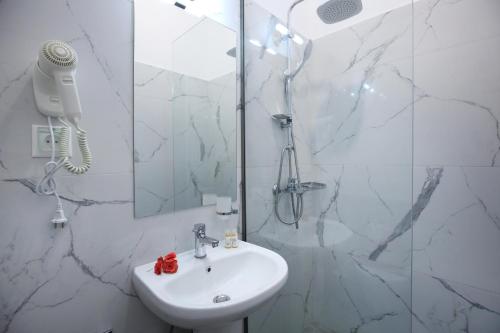 Et badeværelse på Avra apartments