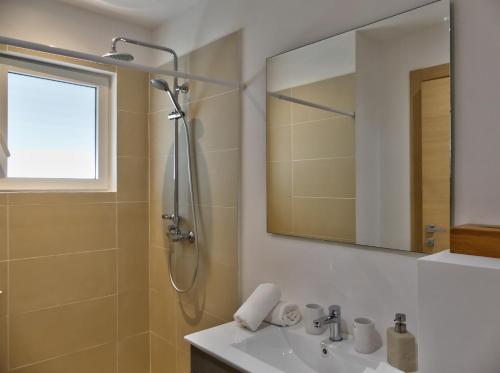 Koupelna v ubytování Amazing 2BR with private pool in Oyster Pond