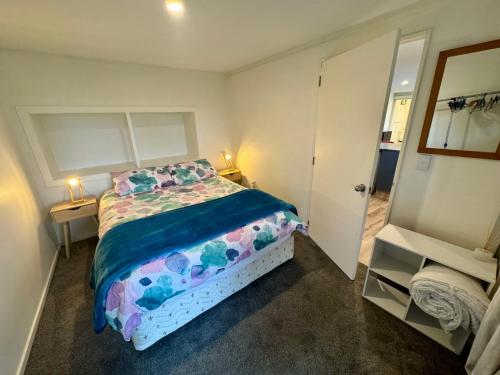 En eller flere senge i et værelse på 8 Oregon Heights - Apartment 01A