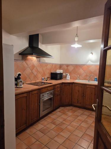 Kuchyň nebo kuchyňský kout v ubytování Grande Maison de Famille Cosy