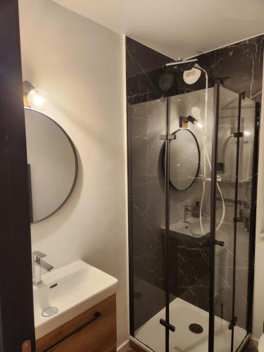 a bathroom with a shower and a sink at studio ski aux pieds avec parking couvert in Les Deux Alpes