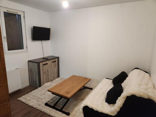 a living room with a couch and a table at studio ski aux pieds avec parking couvert in Les Deux Alpes
