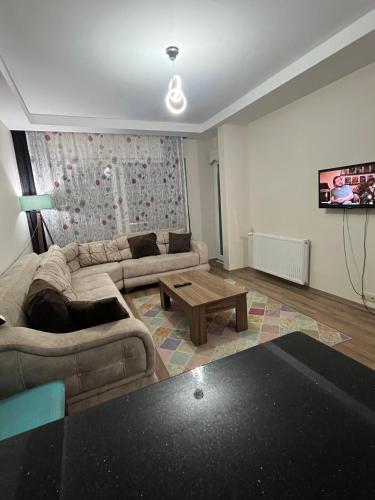 a living room with a couch and a coffee table at mersin merkezde her yere kolay ulaşım #daire in Mersin