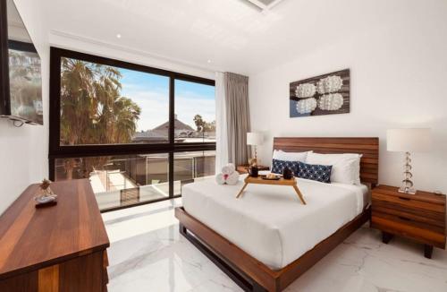 En eller flere senge i et værelse på Modern Luxury Stay at Daher Residence by Bocobay