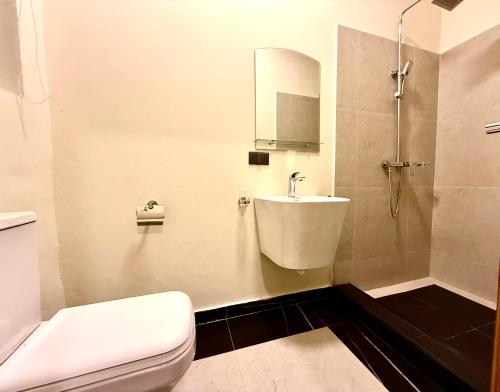 a bathroom with a toilet and a sink at Accra Luxury Apartments At The Sanga Estates in Accra