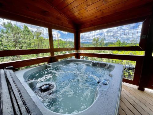 Fotografie z fotogalerie ubytování Bearly Behaving cabin v destinaci McCookville