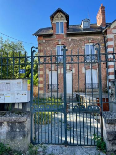 Το κτήριο όπου στεγάζεται  το διαμέρισμα