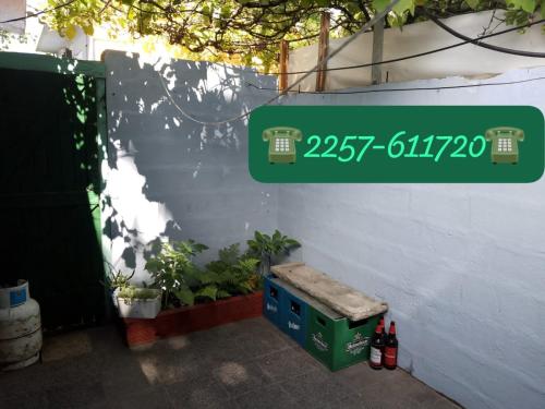 Et logo, certifikat, skilt eller en pris der bliver vist frem på La casita de ramon