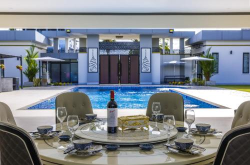 Πισίνα στο ή κοντά στο JJs Residence