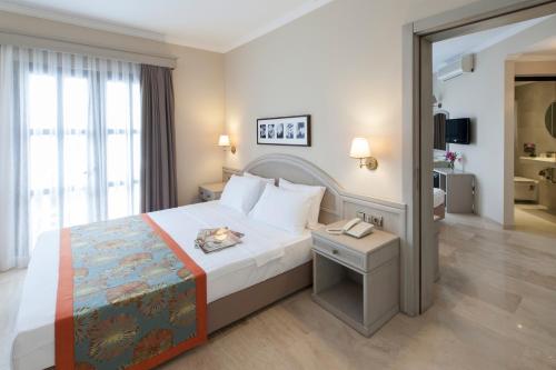 a hotel room with a bed and a mirror at Torbahan Hotel in Torba