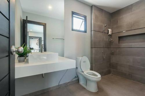 Un baño de Spring Vintage Pool Villa บ้านส่วนตัวทั้งหลัง กรุณาระบุผู้เข้าพัก