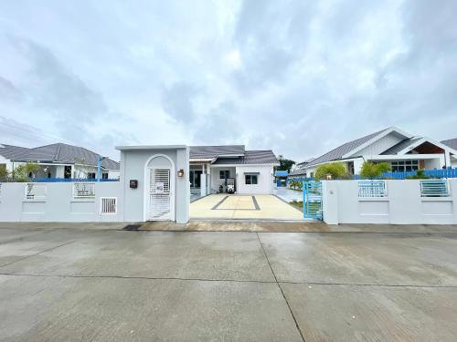 البناء الذي يحتوي الفيلا