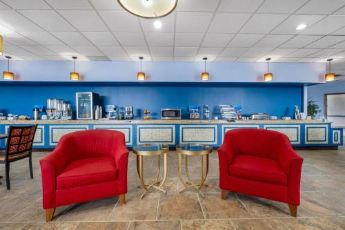 Posezení v ubytování Baymont by Wyndham Richmond KY