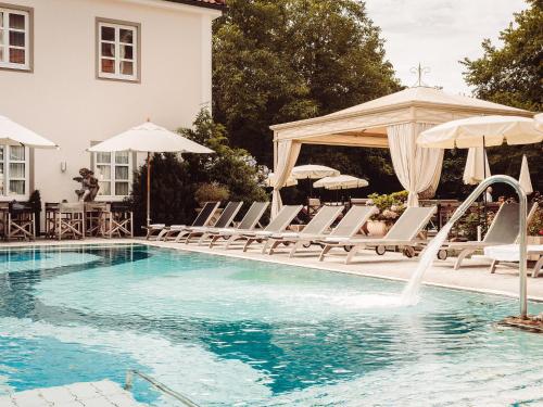 Bazén v ubytování Wellness & Thermal Retreat Das Mühlbach nebo v jeho okolí