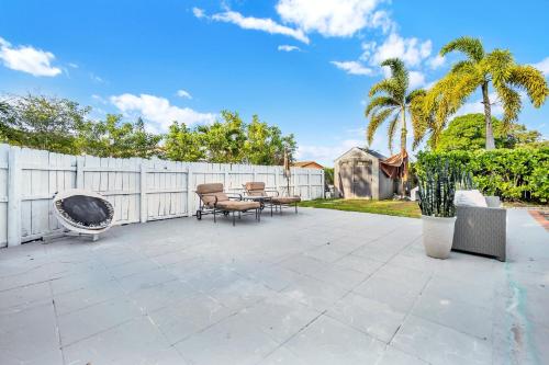 Φωτογραφία από το άλμπουμ του Hard Rock 2 Bed-1Bath Private Guest House with shared pool στο Χόλιγουντ