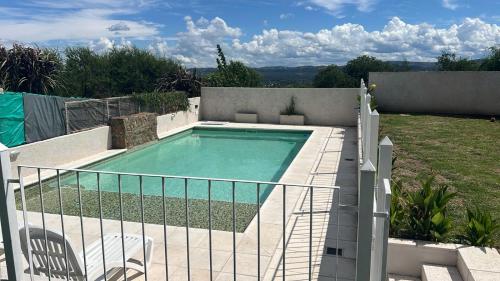 Πισίνα στο ή κοντά στο Complejo Rey del Bosque