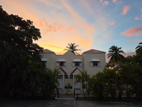 Calabaza Casa 3 Bedroom Near Dining Secure Central Location