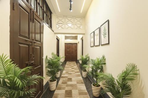 コルカタにあるHotel Rocking Yash Staysの玄関