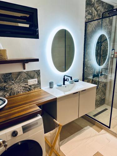 a bathroom with a sink and a mirror at Nanua Lodge 2 blue in Bora Bora