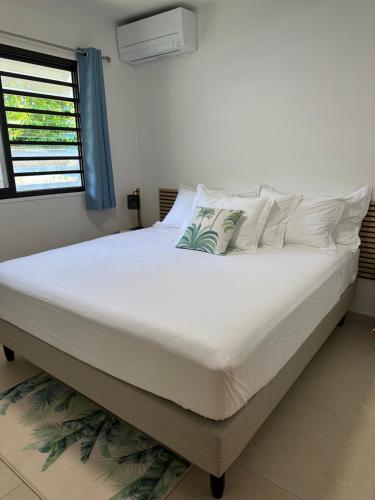 En eller flere senge i et værelse på Nanua Lodge 2 blue