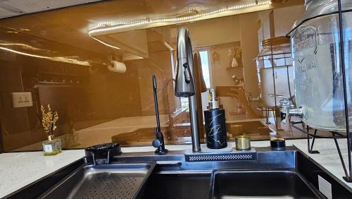 Ένα μπάνιο στο One-of-a-Kind Ocean view Haven-Jacuzzi, Massage Chair & Stunning Vista