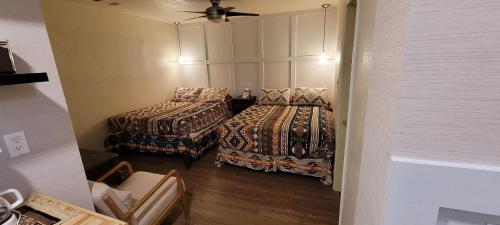 a bedroom with two beds and a ceiling fan at Stargazing Retreats Homestay in Camp Verde