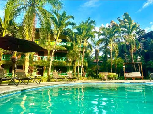 Πισίνα στο ή κοντά στο Walk-out Beachfront Condo - Surfer's Paradise