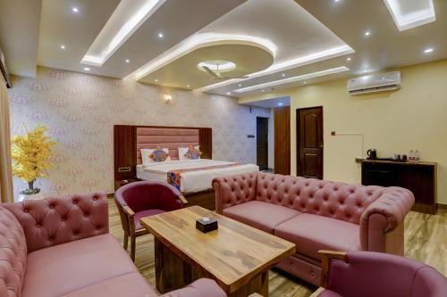 Khu vực ghế ngồi tại FabHotel Prime SN Blue