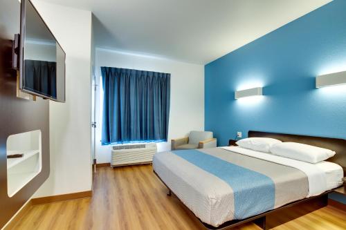 Ένα ή περισσότερα κρεβάτια σε δωμάτιο στο Motel 6 Poplar Bluff, MO