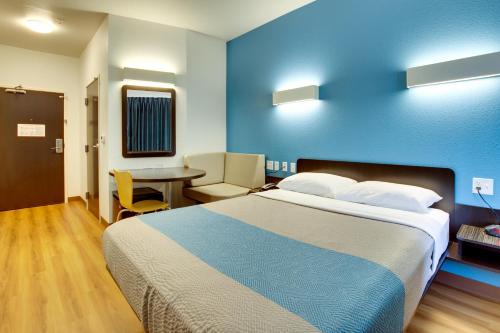 Ένα ή περισσότερα κρεβάτια σε δωμάτιο στο Motel 6 Poplar Bluff, MO