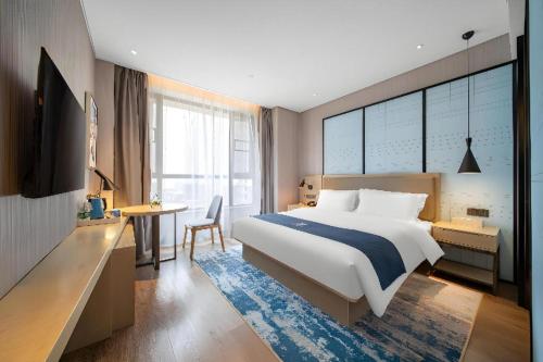Ένα ή περισσότερα κρεβάτια σε δωμάτιο στο Echarm Hotel Jinan West Station International Exhibition Center