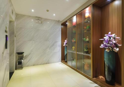 Ένα μπάνιο στο JTOUR Inn Wuhan Changfeng Avenue Garden Expo