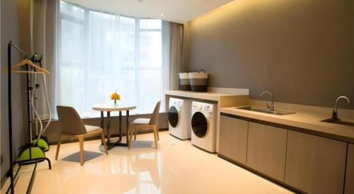 Nhà bếp/bếp nhỏ tại Echarm Hotel Wuhan Hankou Station Changgang Road Metro Station