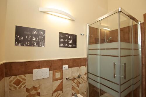 a shower with a glass door in a bathroom at Moresco Agriturismo in Moresco