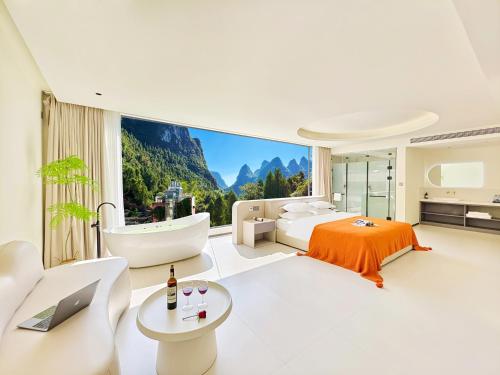 Ένα ή περισσότερα κρεβάτια σε δωμάτιο στο Banshanyue Hotel, Yangshuo