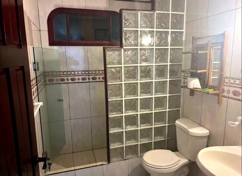 Ένα μπάνιο στο Walk-out Beachfront Condo - Surfer's Paradise