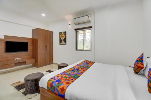 Ένα ή περισσότερα κρεβάτια σε δωμάτιο στο FabHotel ANS KP