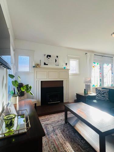 Afbeelding uit fotogalerij van Seattle Historic Bungalow in Seattle