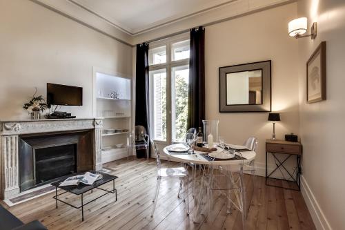 Televisyen dan/atau pusat hiburan di Maison Ingwë - Place Gambetta