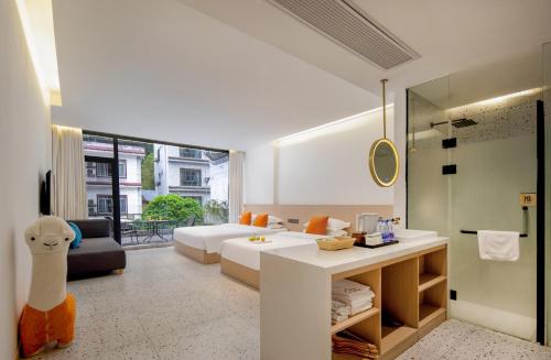 a living room with a bed and a bathroom at Yangshuo Yundu Panoramic Luxury Hotel in Xingping
