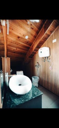a bathroom with a white sink on a counter at Retreat Hotel Queen in Darjeeling
