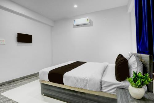 Giường trong phòng chung tại Hotel O by OYO AS Paradise