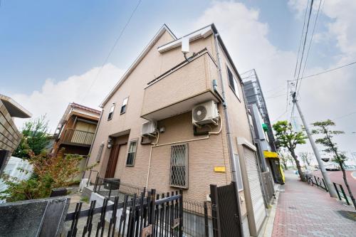 "Ayame Inn" 浅草まで直通10分, 観光地へアクセス抜群, 羽田空港直通, 京成立石駅徒歩5分, 最大10名様, 設備充実