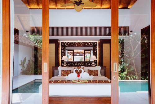 Giường trong phòng chung tại Aria Exclusive Villas & SPA