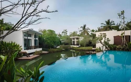 Πισίνα στο ή κοντά στο Lumphawa Amphawa Resort