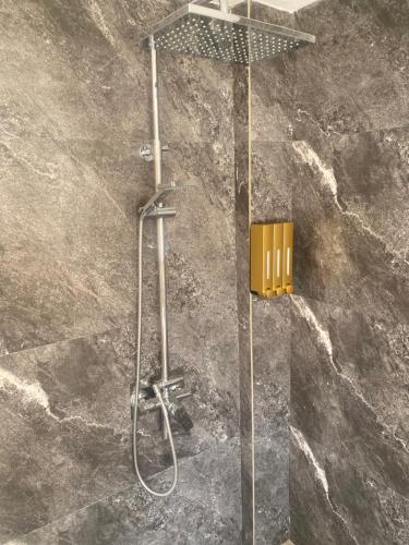 Ένα μπάνιο στο La Croix du Sud appartment