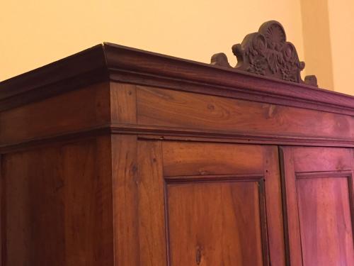 a wooden cupboard with a wooden top at Palazzo di Città in Saluzzo