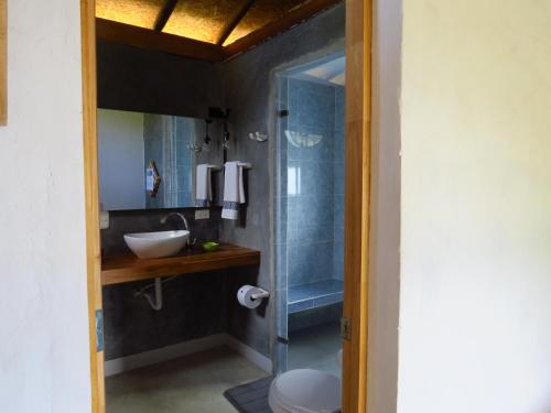 Vonios kambarys apgyvendinimo įstaigoje Gallito de las Rocas Guest House